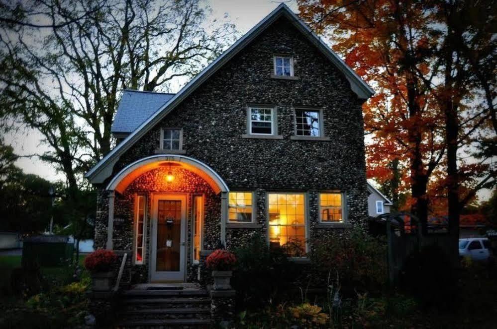 Aberdeen Stone Cottage B&B Traverse City Exterior foto