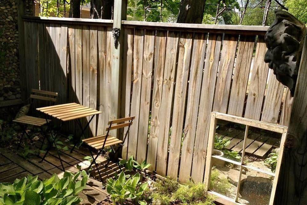 Aberdeen Stone Cottage B&B Traverse City Exterior foto